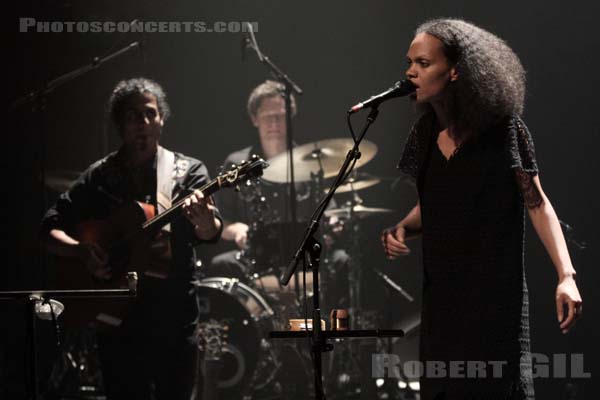 OKOU - 2009-07-02 - PARIS - Theatre des Bouffes du Nord - 